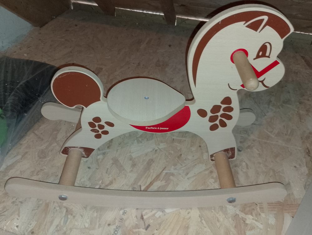 Cheval &agrave; bascule en bois Jeux / jouets