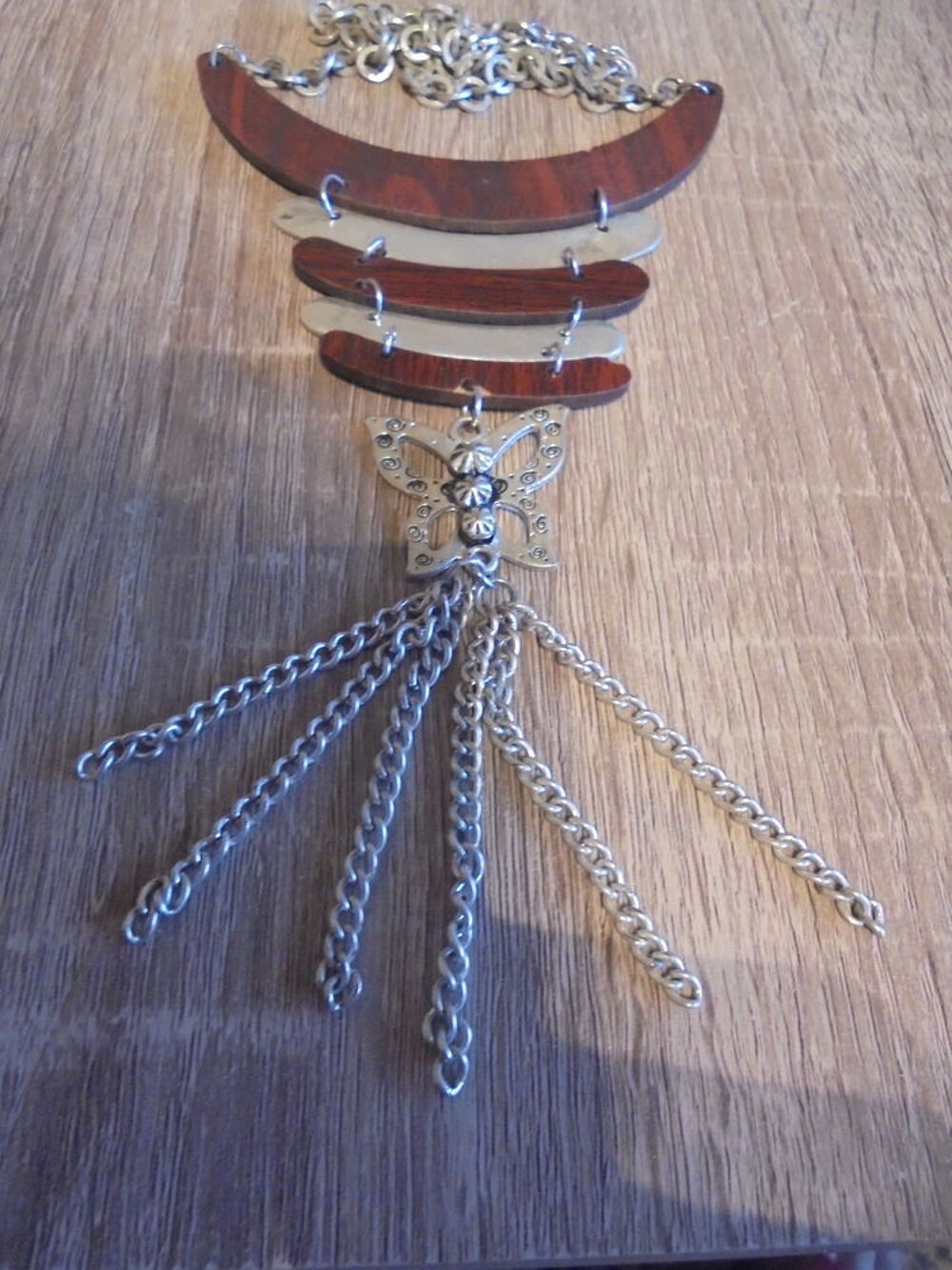 Collier papillons (28b) Bijoux et montres
