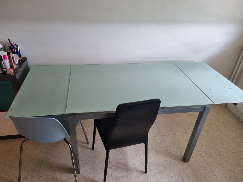 Table chaises Meubles