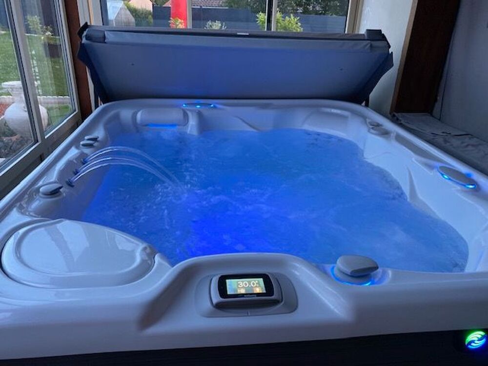 jacuzzi HOTSPING 6 places Sovereign Jardin