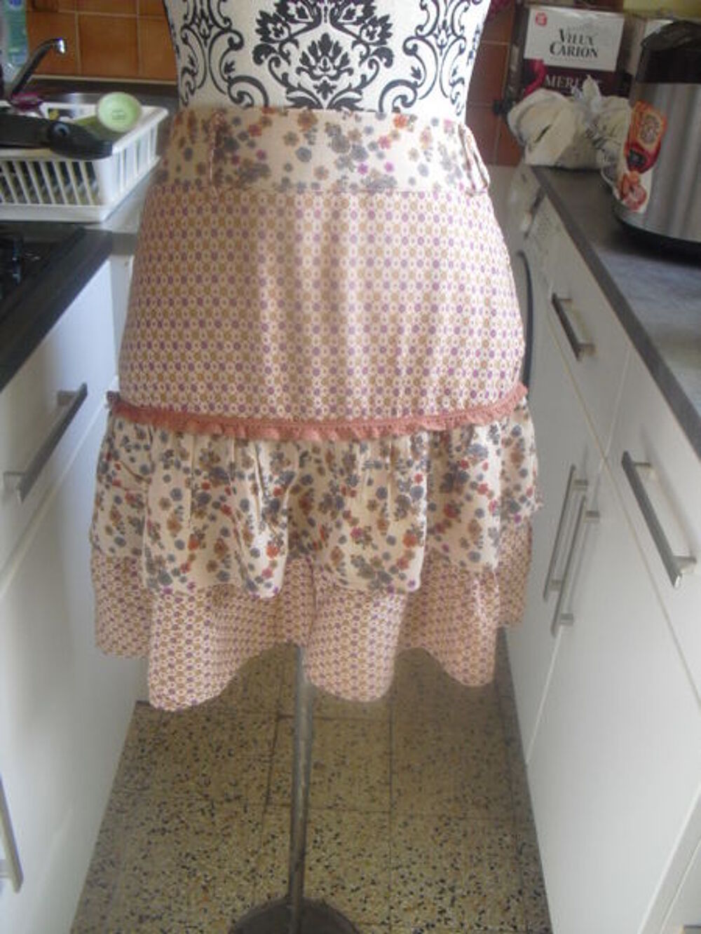 JUPE A VOLANTS a motifs NEUVE NAF NAF TAILLE 36 Vêtements