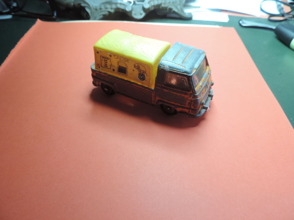 DINKY TOYS - ESTAFETTE RENAULT - Echelle : 1/43 &egrave;me. 