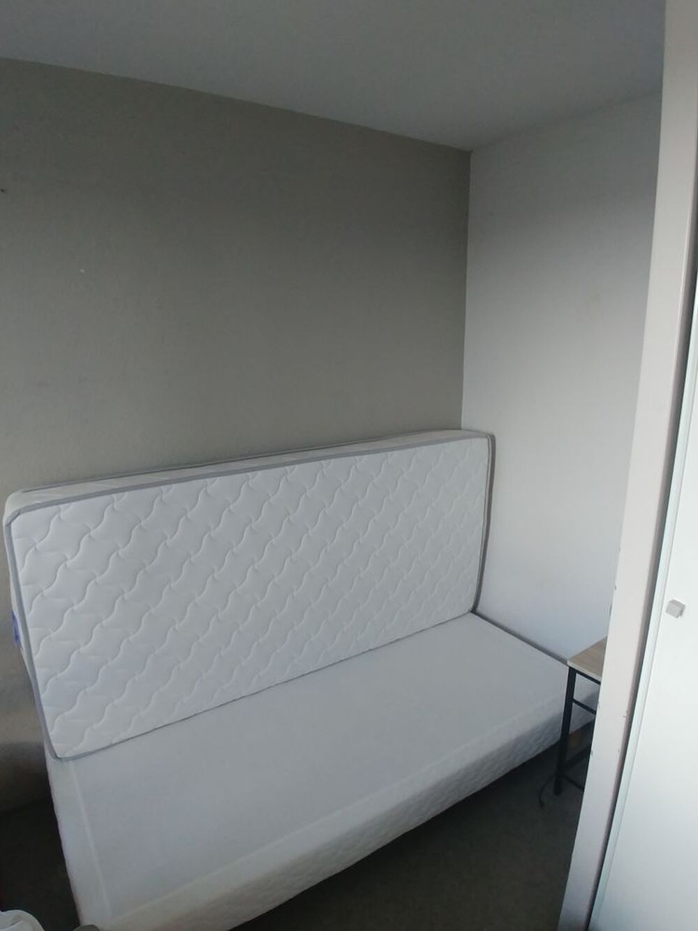 Lit simple (matelas+sommier) 90&times;190 en tr&egrave;s bon &eacute;tat Meubles