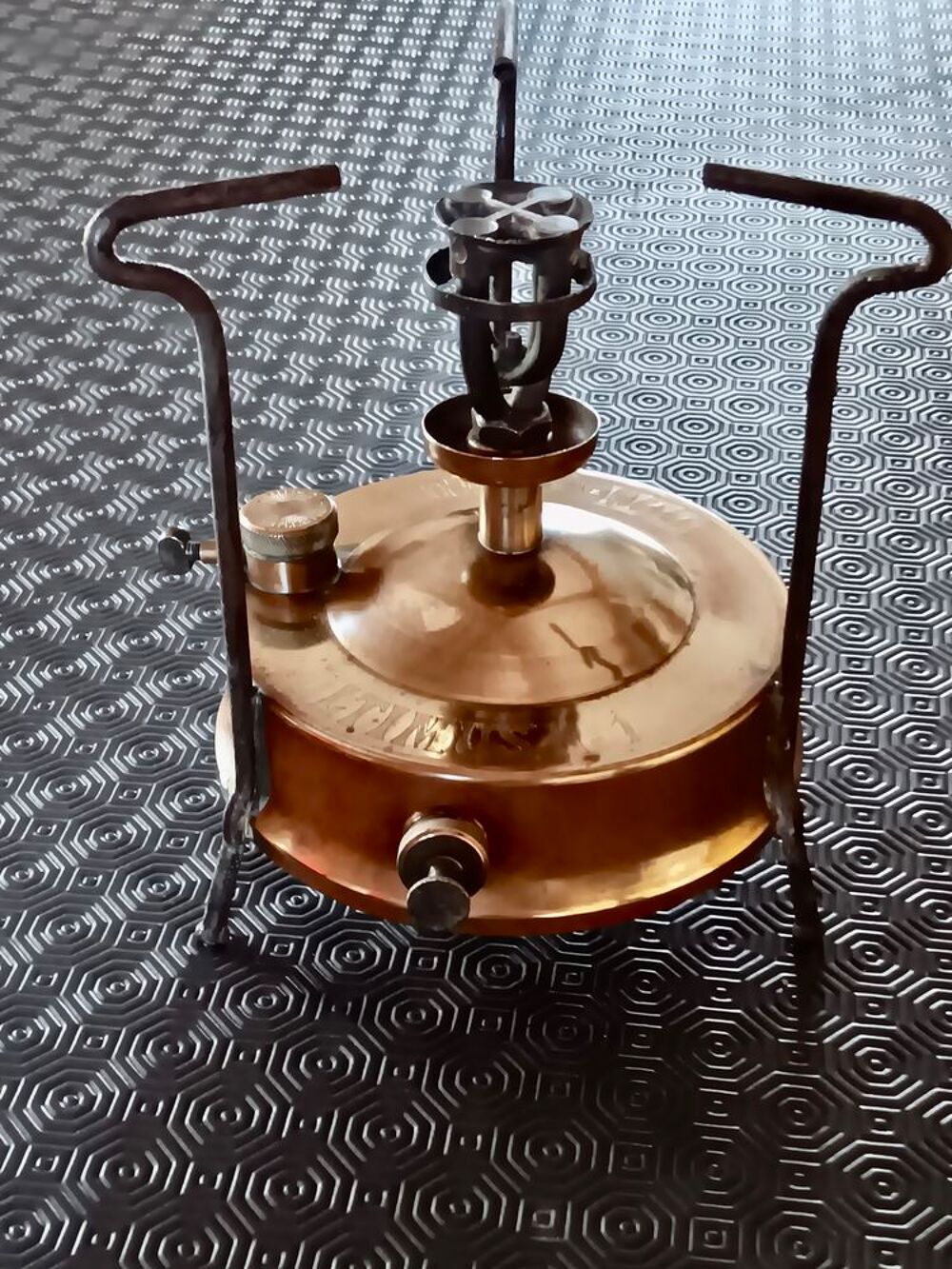r&eacute;chaud &agrave; p&eacute;trole ancien 