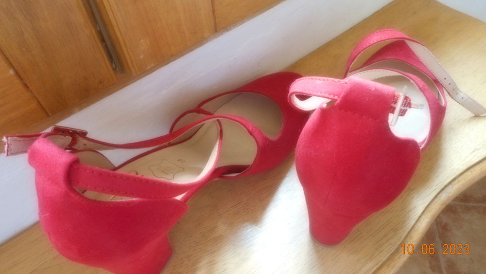 chaussures en daim rouge Chaussures