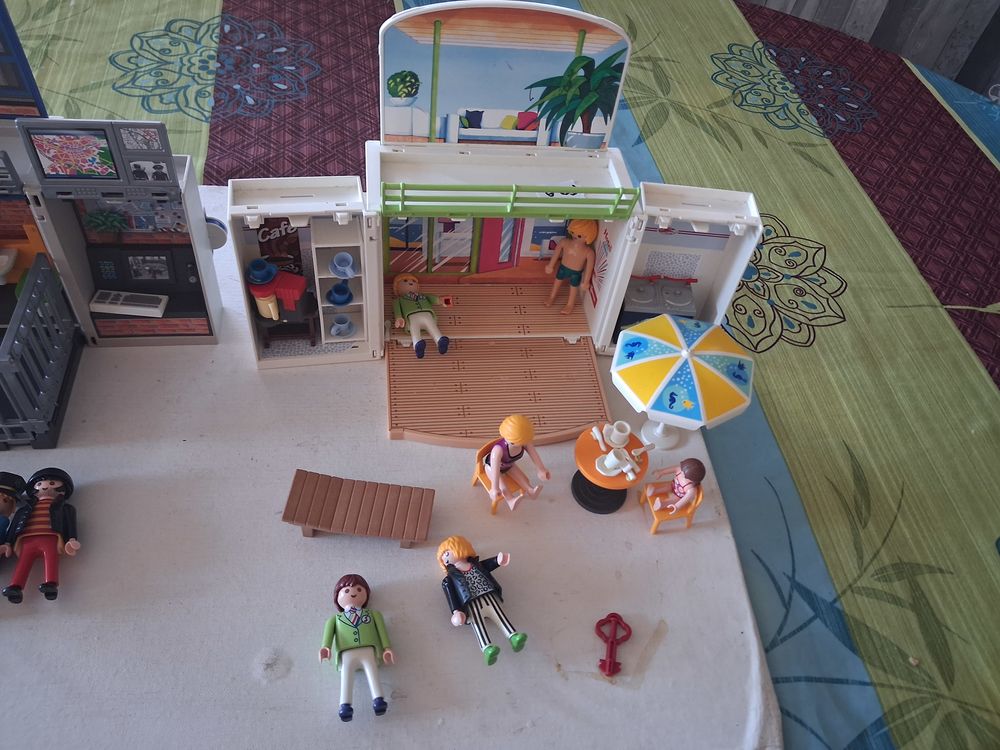 PLAYMOBIL 1 COFFRETS POLICE + 1 COFFRET CAFE 6159 Jeux / jouets