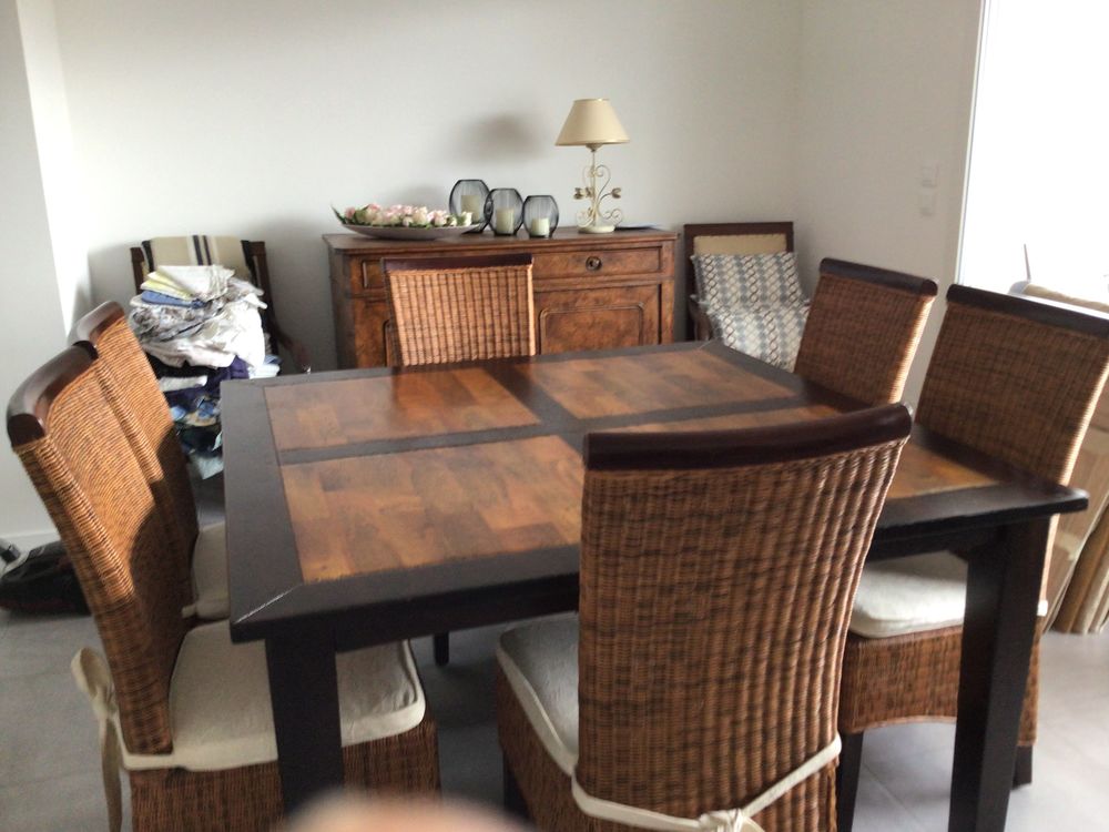 Table et fauteuils de salle &agrave; manger Meubles
