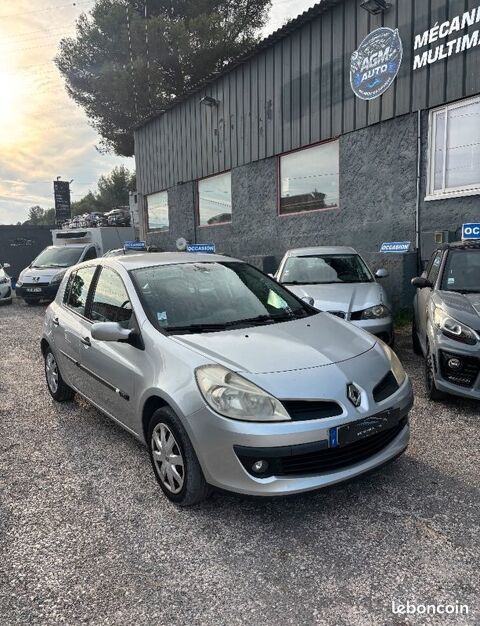 Annonce voiture Renault Clio III 3990 €