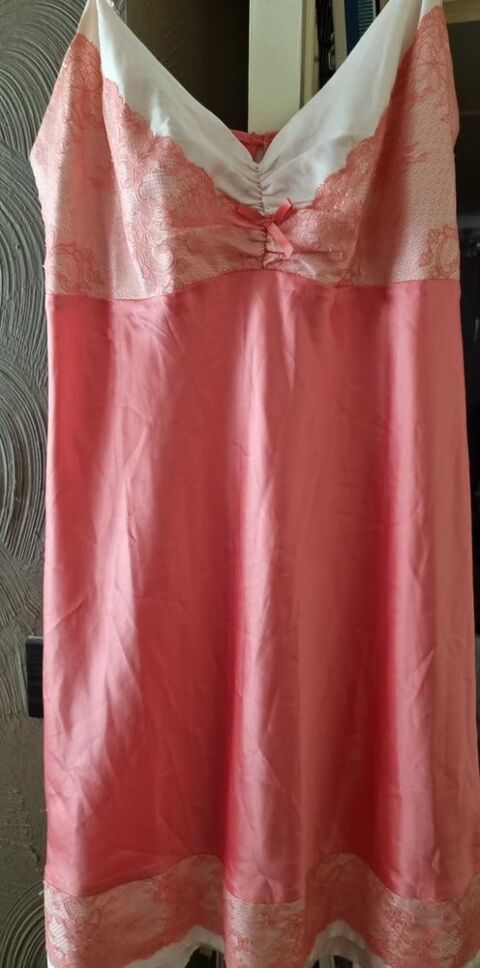 Très jolie nuisette Darjeeling Taille 44 25 Oullins (69)