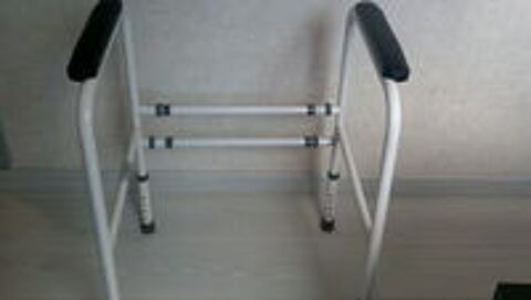   CADRE DE TOILETTES 