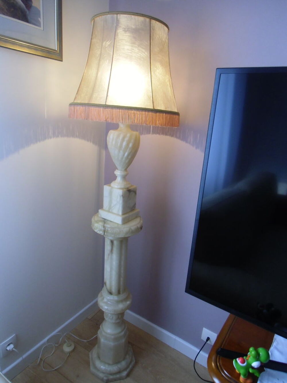 lampe albatre avec abat jour
Décoration