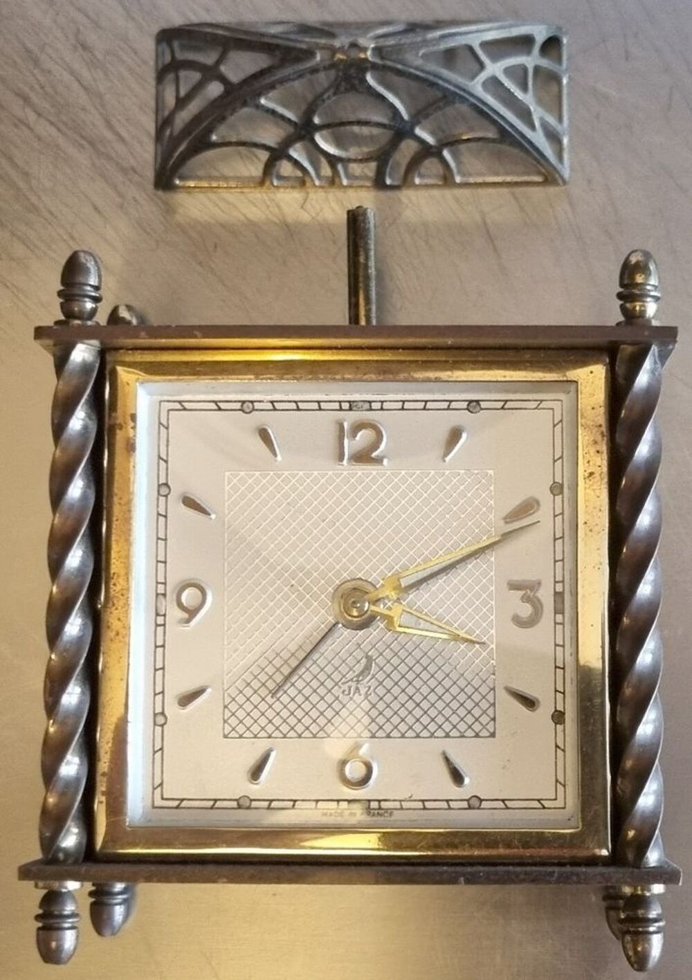 R&eacute;veil de la marque JAZ mod&egrave;le Tiaric de 1957 en laiton Bricolage