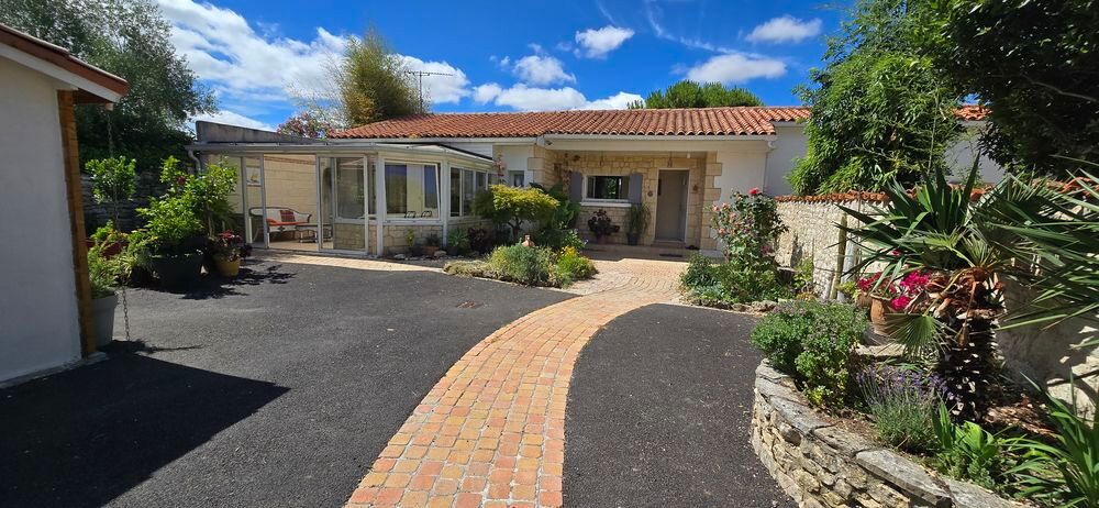 Vente Maison maison 172m²  3 chambres terrain 1065m²  la jarrie 17220 La jarrie