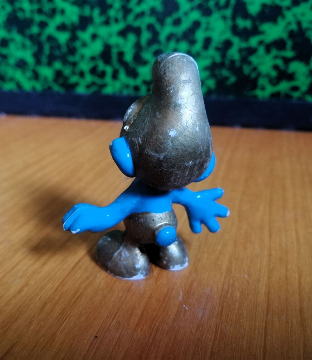 Rare Schtroumpf avec pantalon et bonnet dor&eacute;- Schleich Jeux / jouets