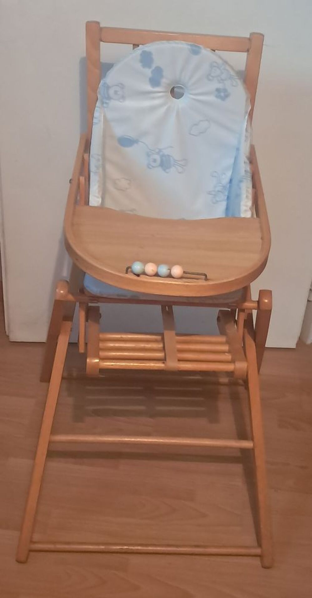 chaise haute en bois et son coussin Puériculture
