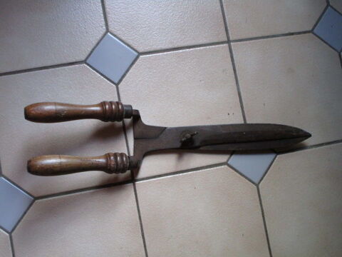 VIEUX GRAND SECATEUR CISAILLE A MAIN 25 Villepinte (93)