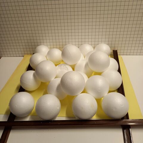 Lot de 10 Boules de polystyr�ne l�g�res 10 Saumur (49)