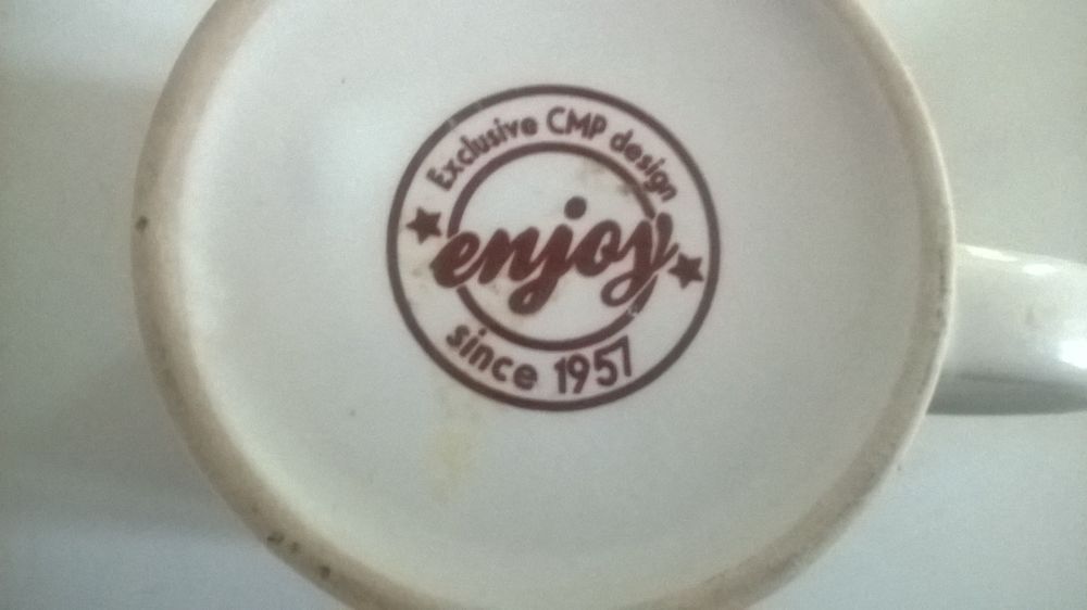 Mug Hot Chocolat
Enjoy since 1957
Excellent etat
10 cm de Cuisine