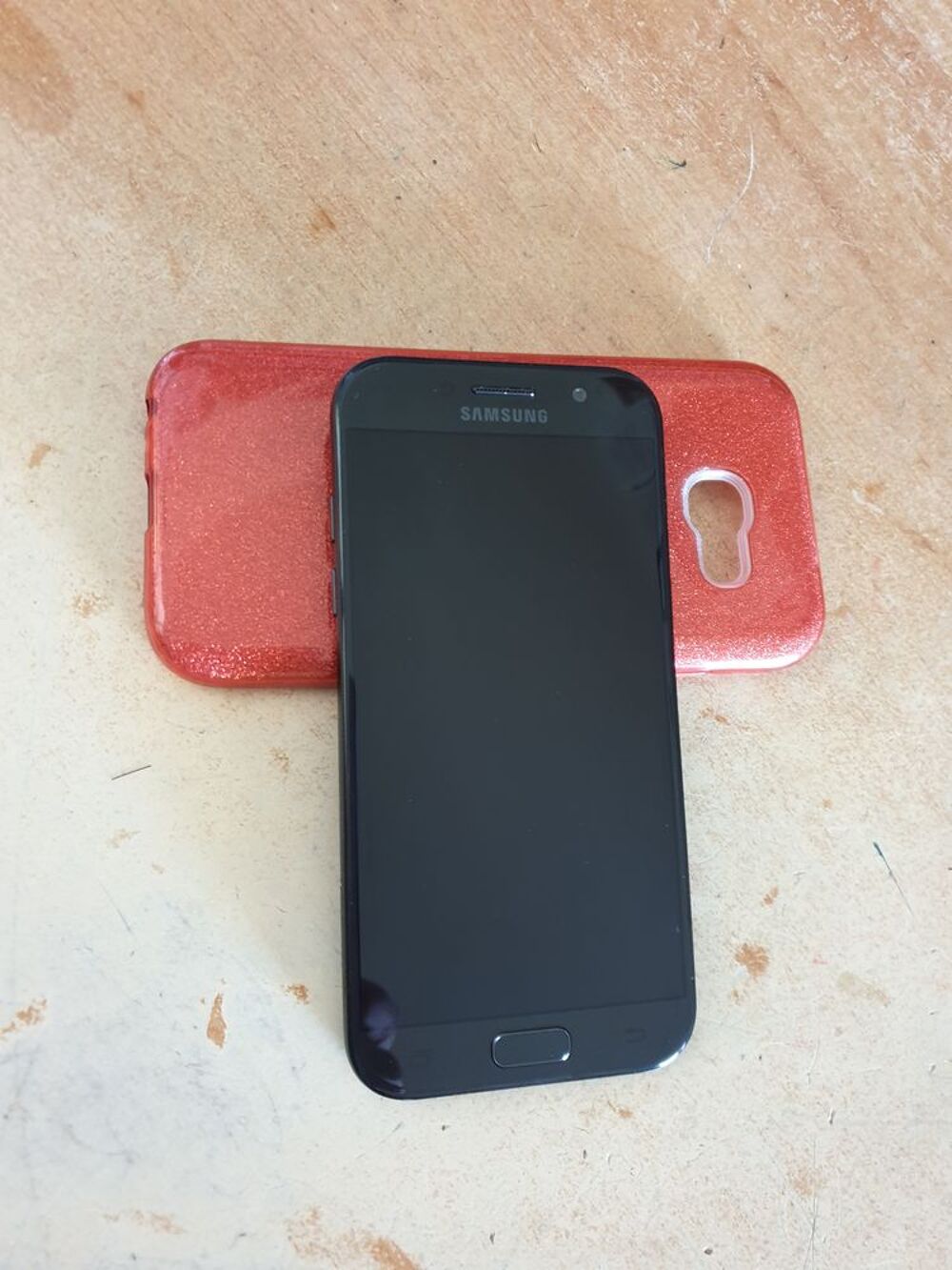 T&Eacute;L&Eacute;PHONE SAMSUNG GALAXY A5 2017 en PARFAIT ETAT
Téléphones et tablettes