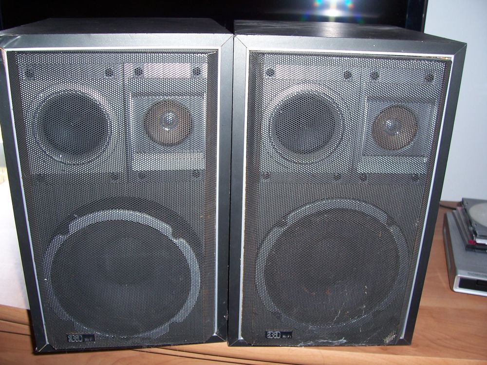 chaine hi fi Marantz avec une platine disque un ampli dolby Audio et hifi