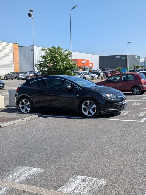 Opel astra GTC 1.7 CDTI 130 ch FAP Start/Stop Black