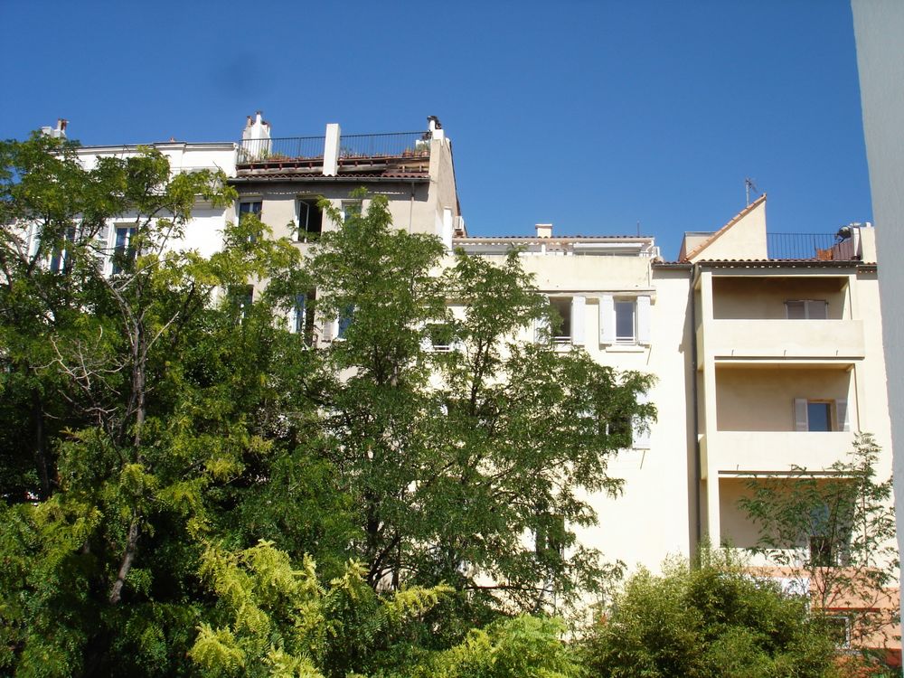 Vente Appartement studio T1 36 m2 habitable avec grand balcon de 4.88 m2 Marseille 2
