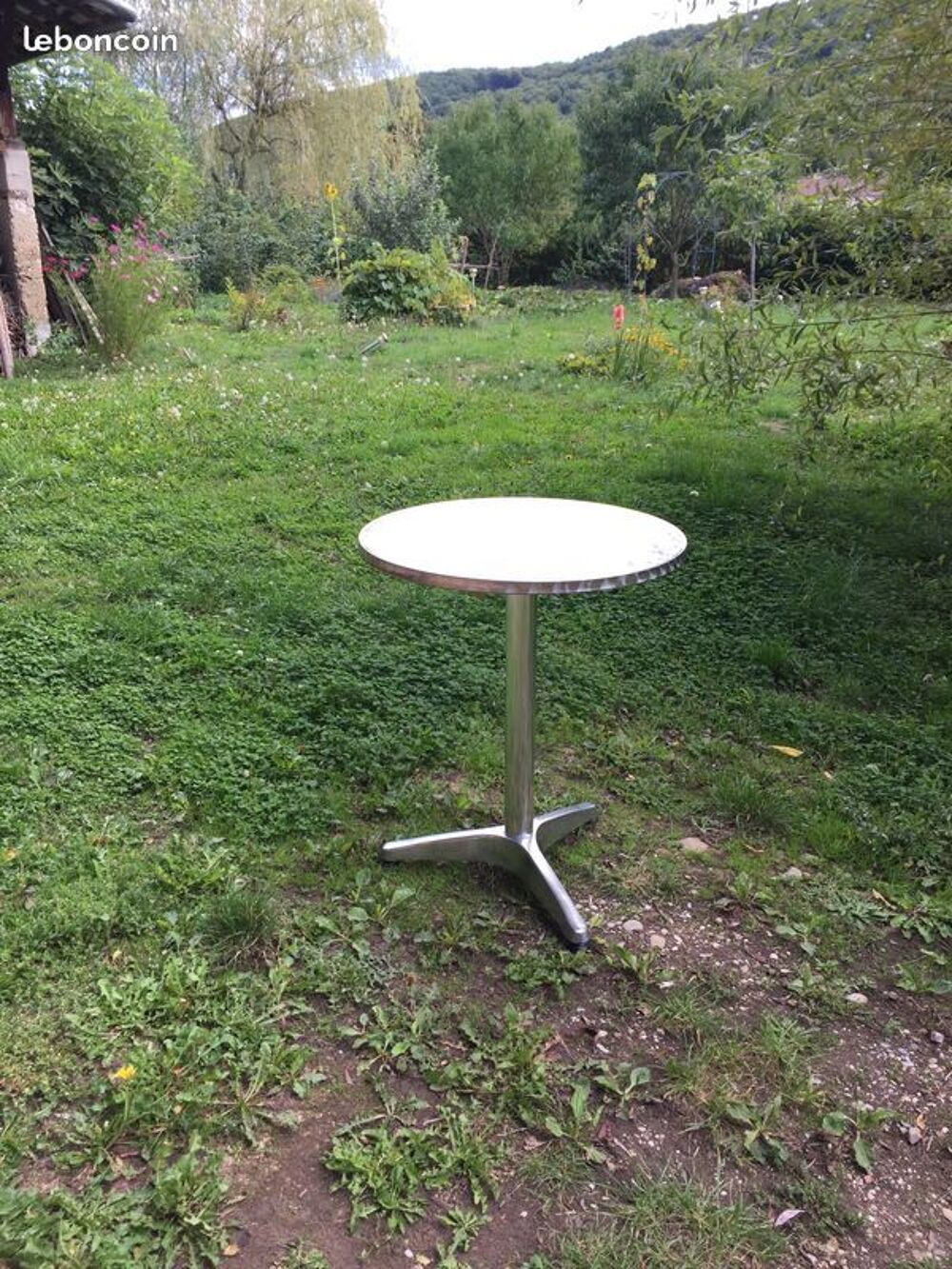 Table de bistrot tripode en aluminium Meubles