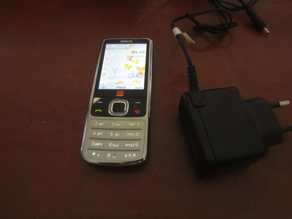 Nokia 6700 Classic Silver vintage Téléphones et tablettes