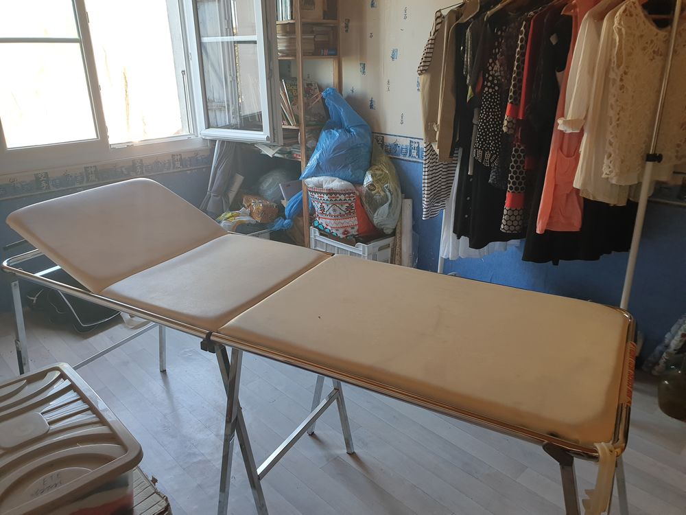 TABLE DE MASSAGE Meubles