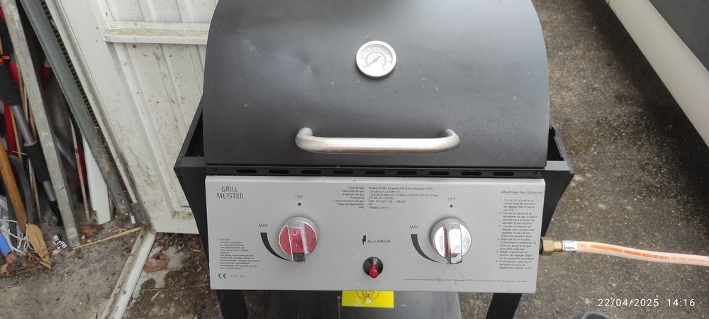 Barbecue &agrave; gaz Gril Meister.
Jardin