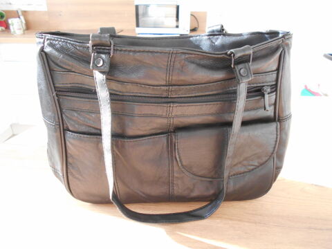 Sac à mains noir en cuir d'Agneau neuf 10 Retiers (35)