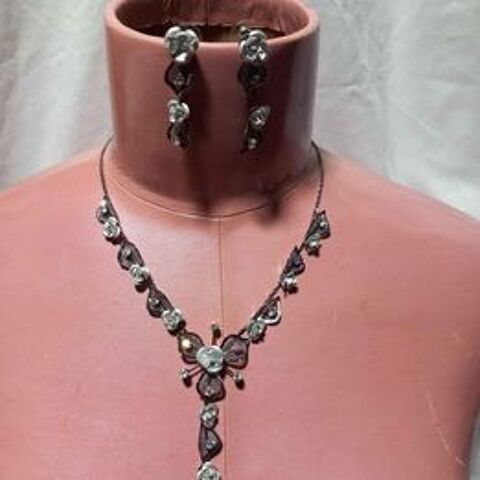 Collier avec boucles d'oreilles avec fleurs gris 3 La Fert-sous-Jouarre (77)