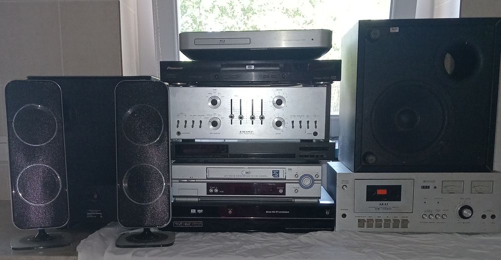 lot ampli lecteur k7 lecteur vhs enceintes subwoofer lecteur Audio et hifi