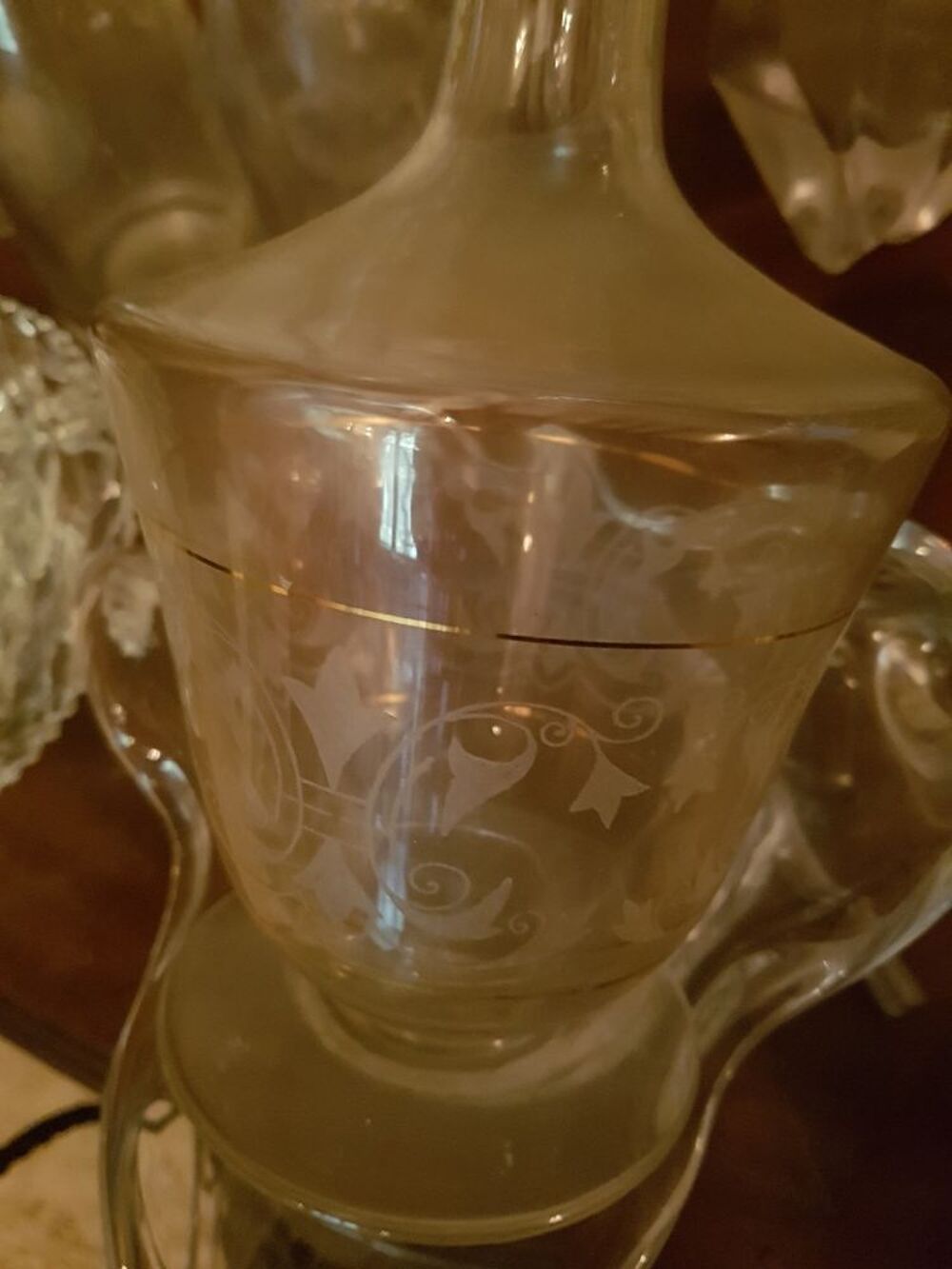 Flacon/carafe/vase ancien avec dessins dor&eacute;s Décoration