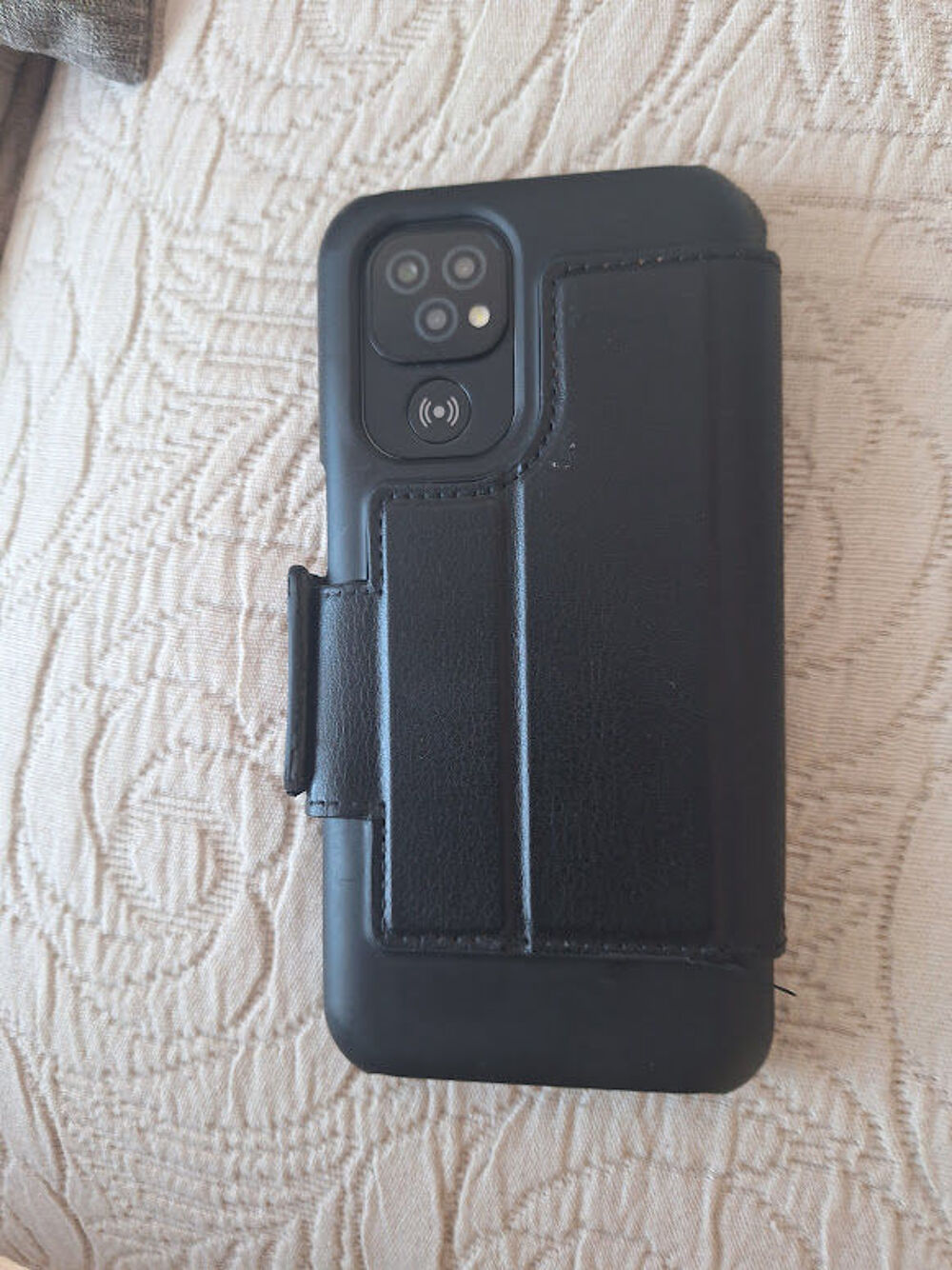 t&eacute;l&eacute;phone Doro tr&eacute;s bonne &eacute;tat noir avec protection Téléphones et tablettes