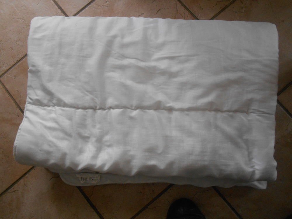 COUETTE POLYSTER NEUF Décoration