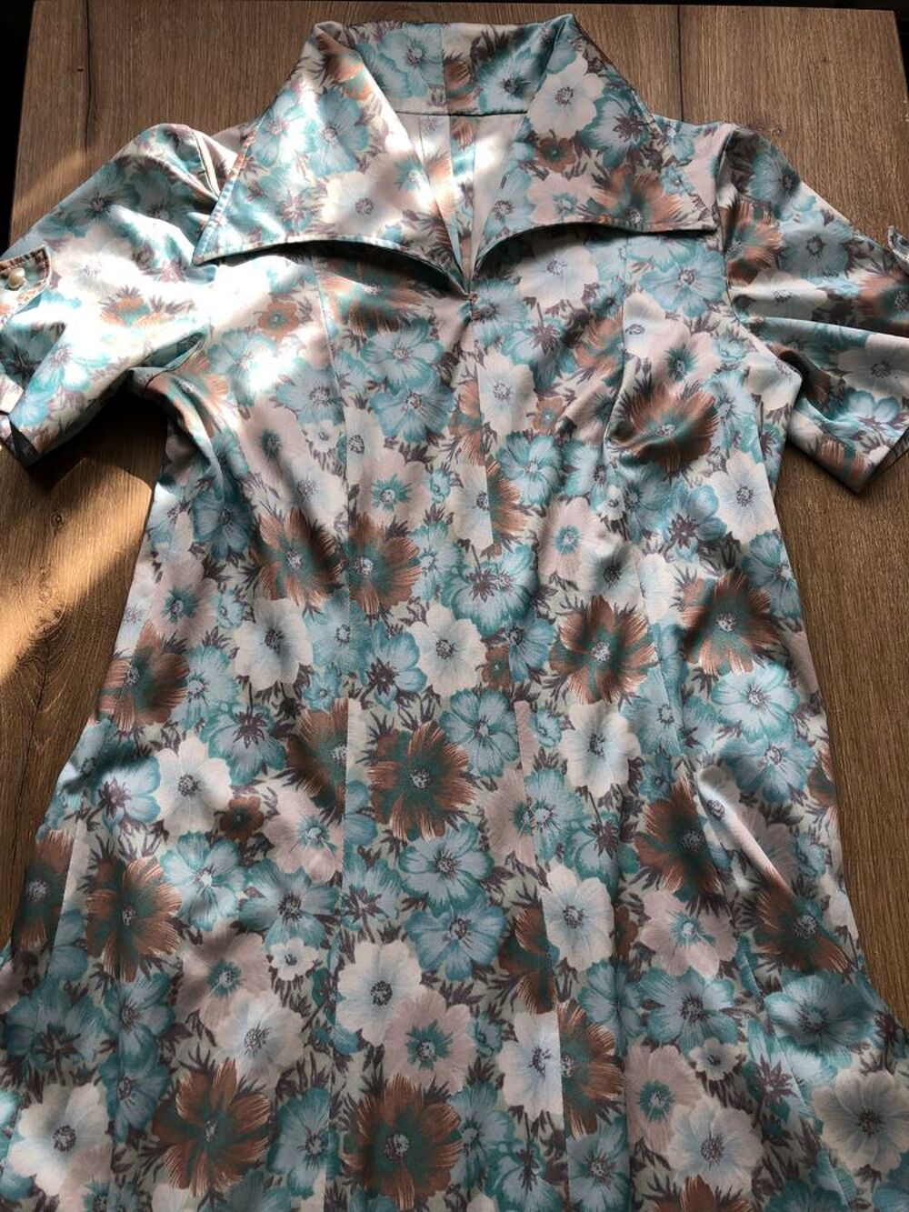 Robe vintage style ann&eacute;e 70 col pelle &agrave; tarte Vtements