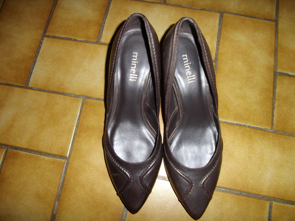 Escarpins MINELLI .
Chaussures