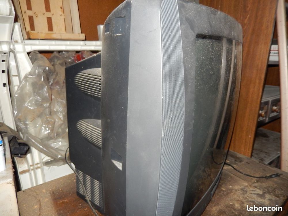 TELEVISEUR HITACHI 68 Cm NICAM DIGITAL ST&Eacute;R&Eacute;O Audio et hifi