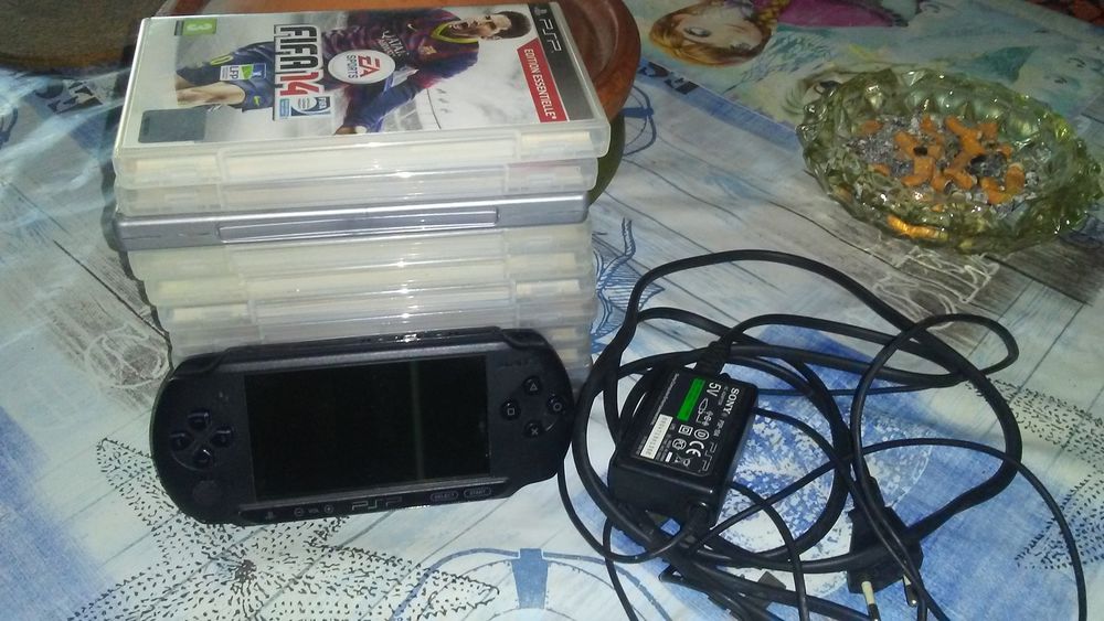 vend psp chargeur et jeux Consoles et jeux vidéos
