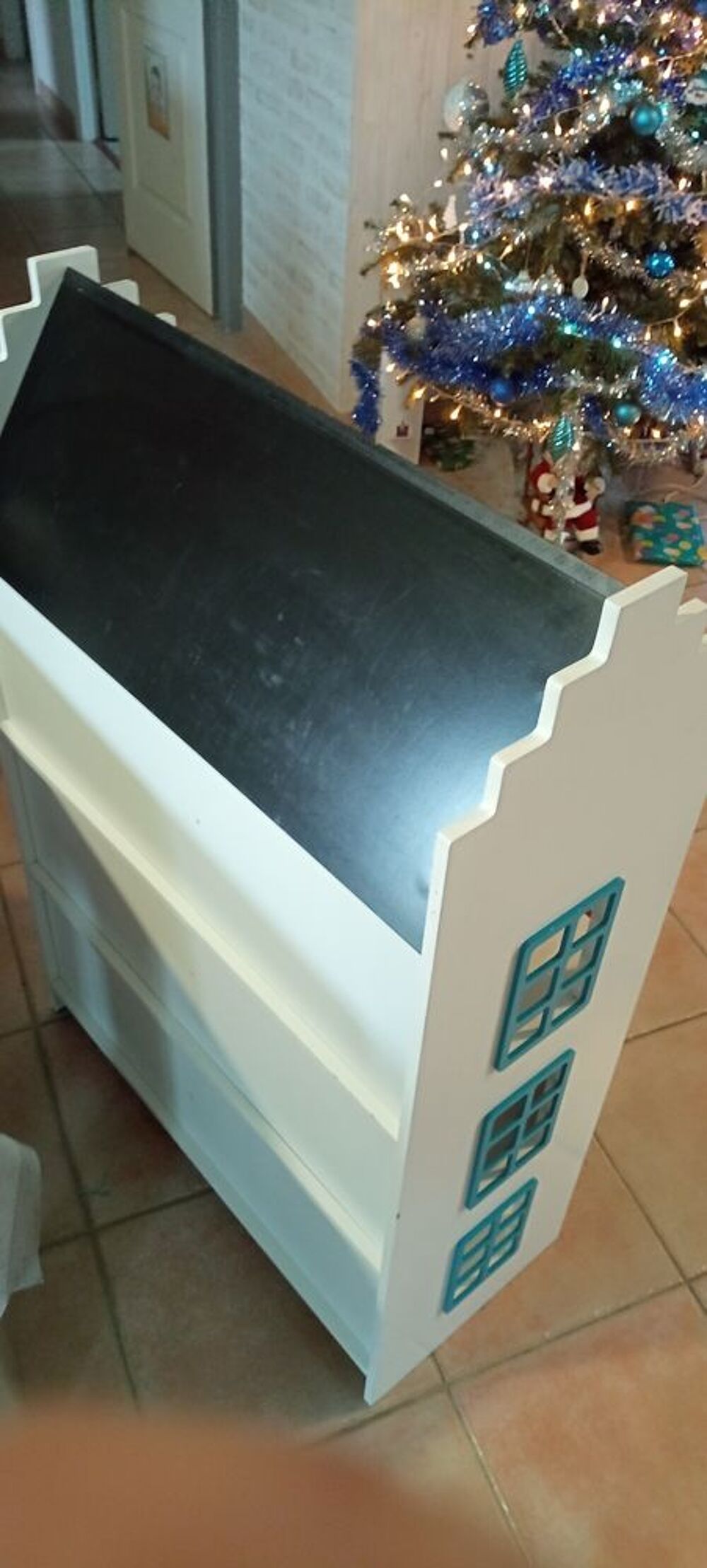 Maison biblioth&egrave;que avec toit en tableau craie Mobilier enfants