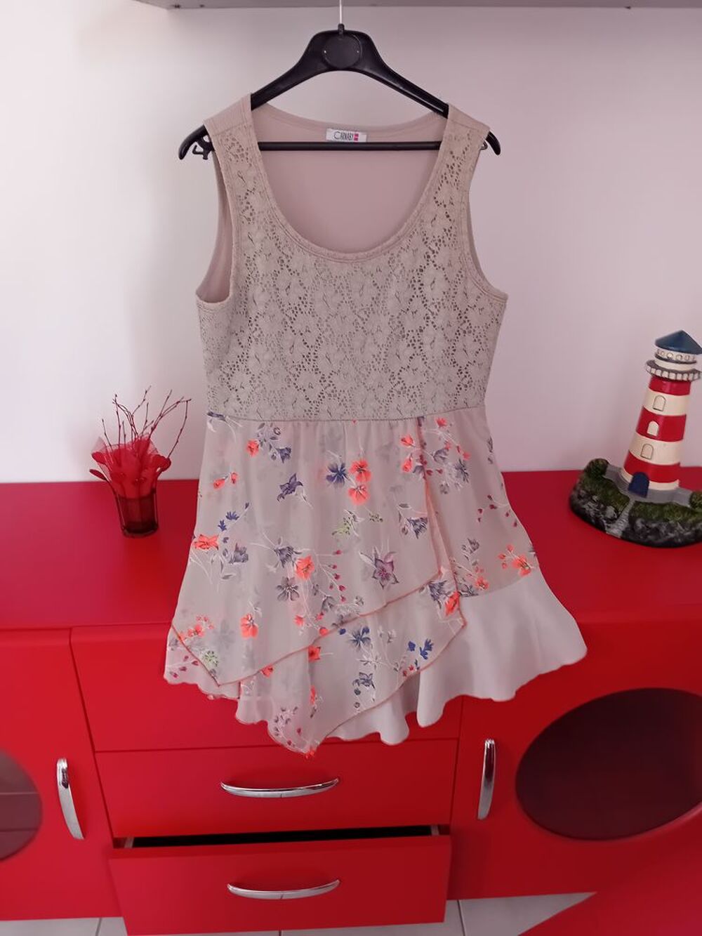 V&ecirc;tements femme, sacs et sandales Vêtements