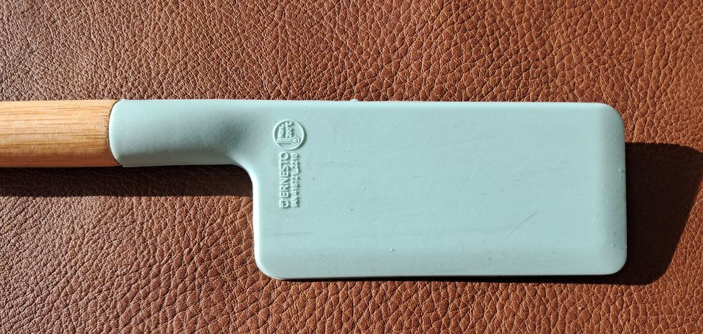 Spatule en Siliconen Ernesto avec manche en bambou bleu Cuisine