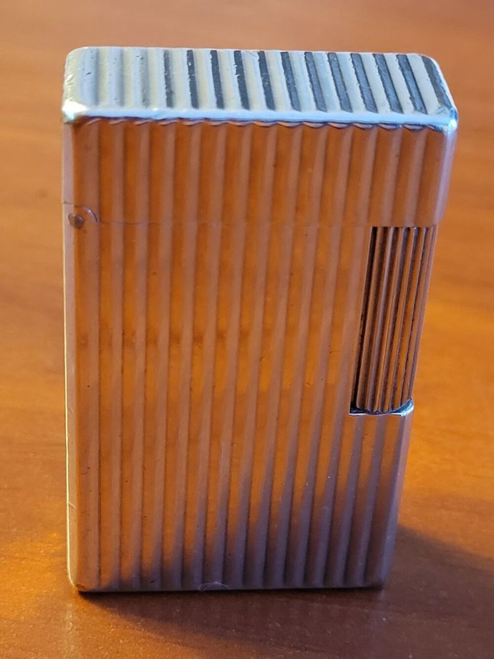 Briquet DUPONT Plaqu&eacute; OR femme et briquet argent HOMME Bijoux et montres