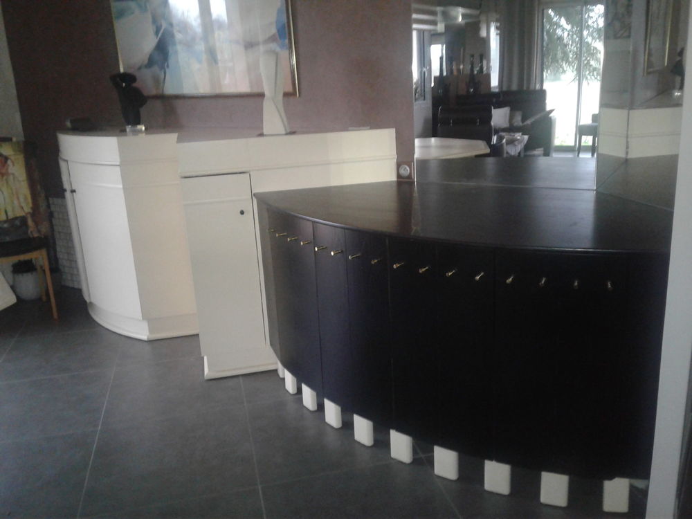 Enfilade contemporaine, beige et noire, mod&egrave;le unique, ch&ecirc;ne Meubles