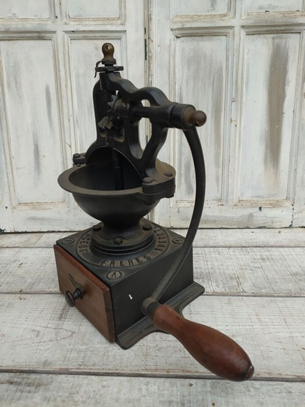 Ancien Moulin &agrave; Caf&eacute; de Comptoir Peugeot Fr&egrave;res A1. Décoration