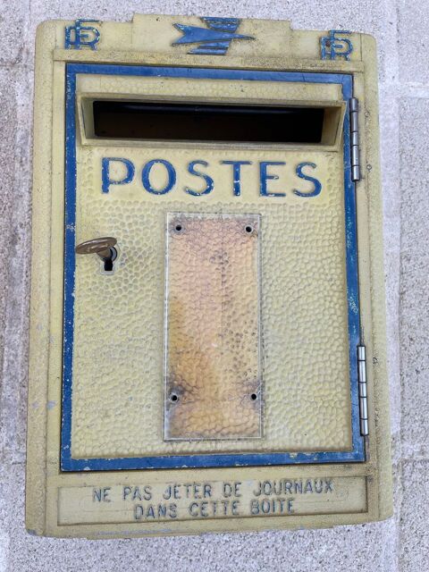 boite aux lettres la poste 245 Montpellier (34)