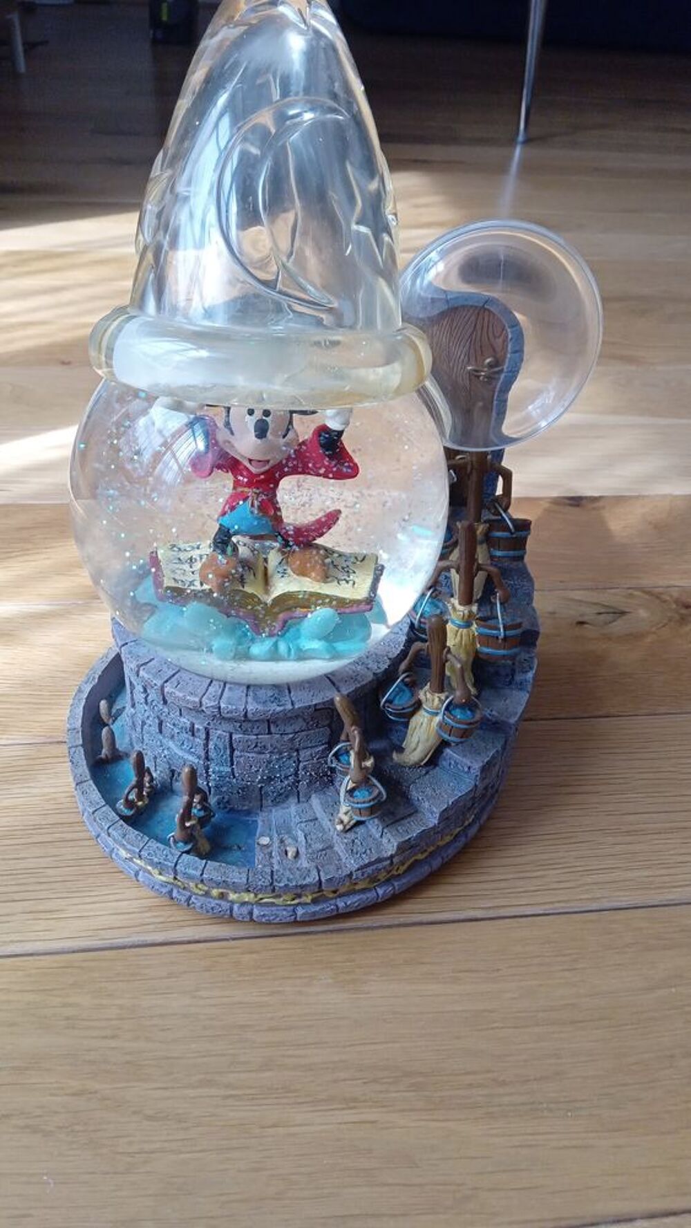 Boule &agrave; neige musicale Disney Décoration