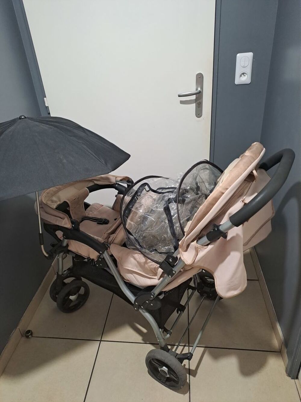 poussette double en tr&egrave;s bon &eacute;tat Puériculture