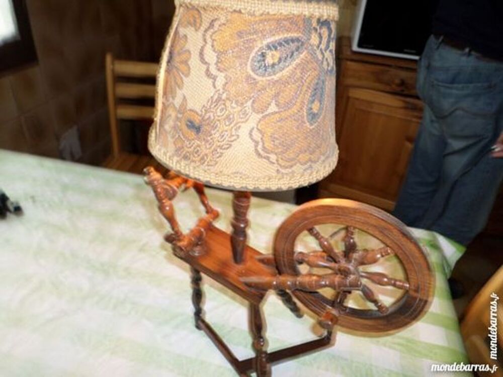 Lampe de table de chevet avec rouet Décoration